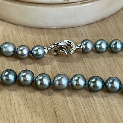 Collier en or blanc et perles de Tahiti