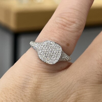 Chevalière en or blanc et diamants