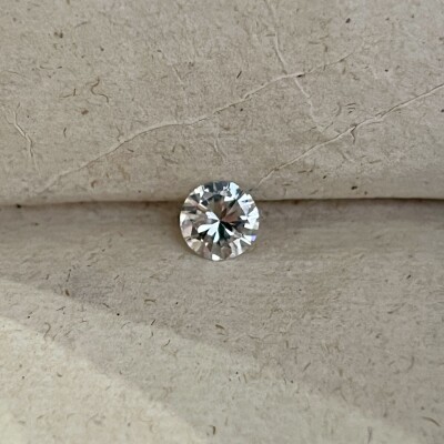 Diamant moderne de 1,35 carat blanc exceptionnel E VVS2