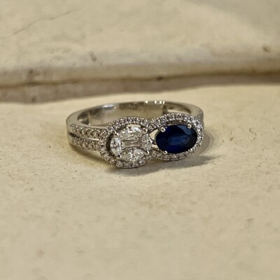 Bague Double jeu en or blanc, saphir de taille ovale de 0,65 carat et diamants taille marquise, diamant taille baguette et diamants