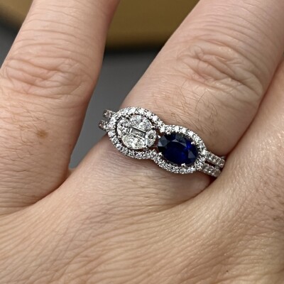 Bague Double jeu en or blanc, saphir de taille ovale de 0,65 carat et diamants taille marquise, diamant taille baguette et diamants