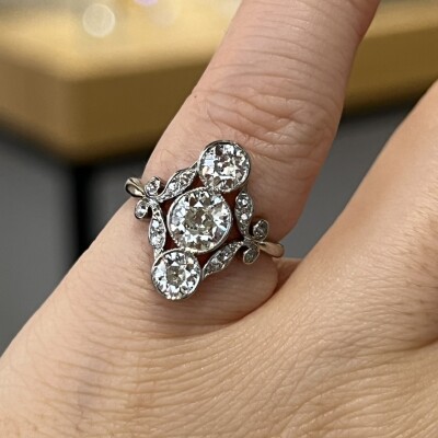 Bague Art Déco en platine, diamant central de taille ancienne de 0,75 carat et diamants de taille ancienne de 0,70 carat vers 1930
