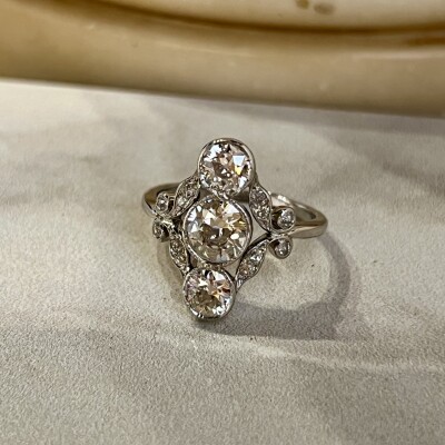 Bague Art Déco en platine, diamant central de taille ancienne de 0,75 carat et diamants de taille ancienne de 0,70 carat vers 1930