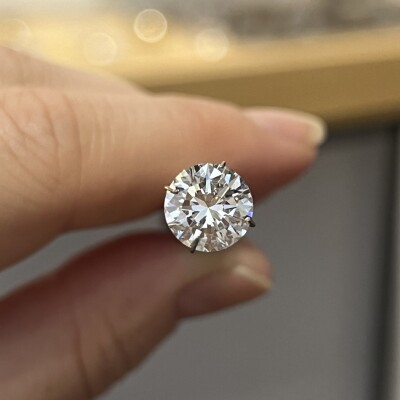 Diamant moderne 2,21 carats extra blanc F VS2