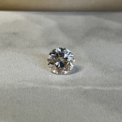 Diamant moderne 2,21 carats extra blanc F VS2