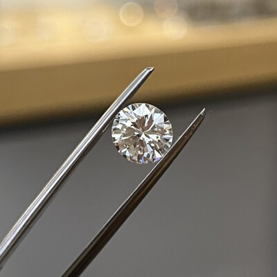 Diamant moderne 2,21 carats extra blanc F VS2