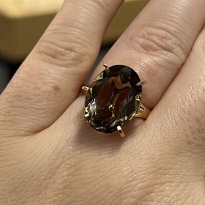 Bague en or rose et quartz fumé de taille ovale de 7 carats