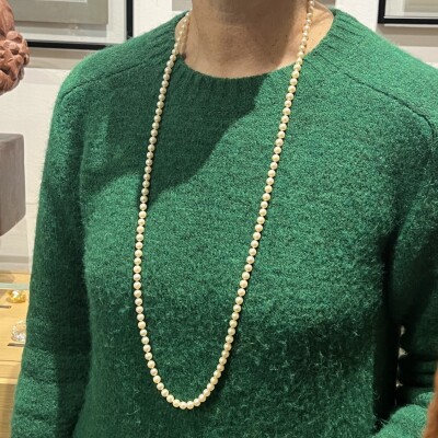 Sautoir en perles de culture d’Akoya, broche en or jaune et perles de culture d’Akoya