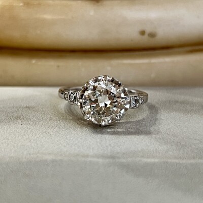 Solitaire en or blanc, platine et diamant de 1,75 carat et diamants 8x8