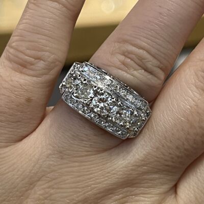 Bague Jarretière en or blanc, platine, diamants de taille ancienne pour 1,40 carat et diamants