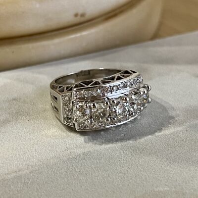 Bague Jarretière en or blanc, platine, diamants de taille ancienne pour 1,40 carat et diamants