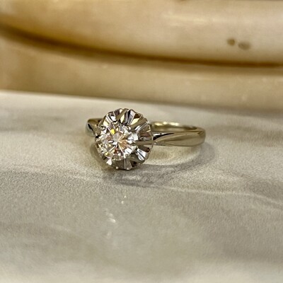 Solitaire en or blanc et diamant de 0,50 carat extra blanc F VS