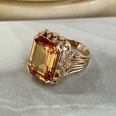 Bague en or rose et citrine de taille émeraude 9,50 carats