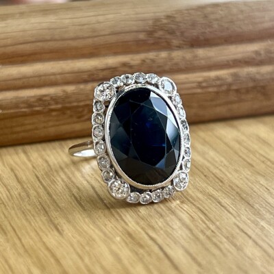 Bague Marguerite en or blanc, platine, saphir de taille ovale de 10,50 carats et diamants de taille ancienne de 0,60 carat