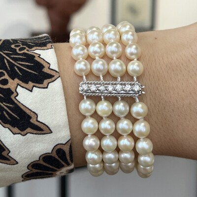 Bracelet 4 rangs en or blanc, perles de culture et diamants pour 0,40 carat