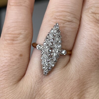 Bague Marquise en or rose, platine et diamants de taille roses de 0,80 carat