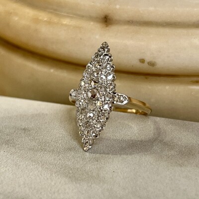 Bague Marquise en or rose, platine et diamants de taille roses de 0,80 carat