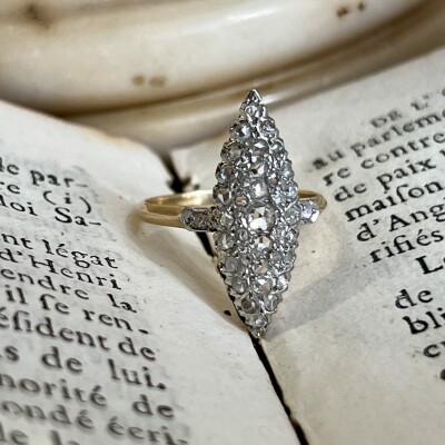 Bague Marquise en or rose, platine et diamants de taille roses de 0,80 carat