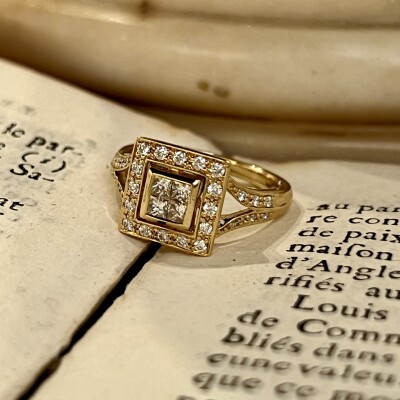 Bague Art Déco en or jaune, diamants de taille princesse pour 0,24 carat et diamants pour 0,27 carat