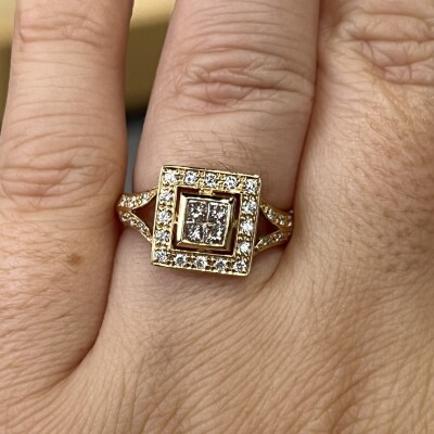 Bague Art Déco en or jaune, diamants de taille princesse pour 0,24 carat et diamants pour 0,27 carat