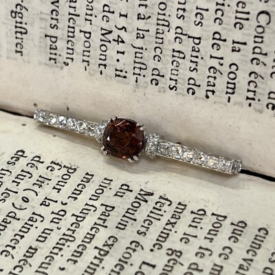 Broche en or blanc, tourmaline de taille coussin de 3,21 carats et diamants de taille ancienne pour 0,70 carat