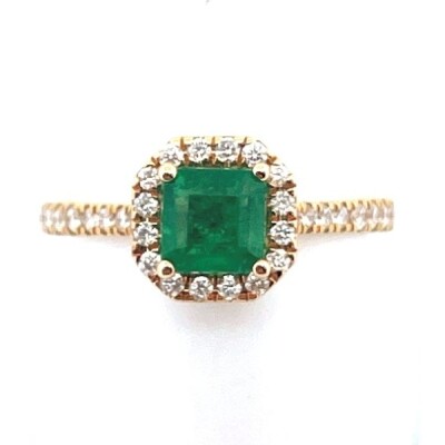 Bague or jaune émeraude taille coussin 0.89 ct serti 4 griffes, entourage et pavage diamants 0.35 ct FG-VS serti grain