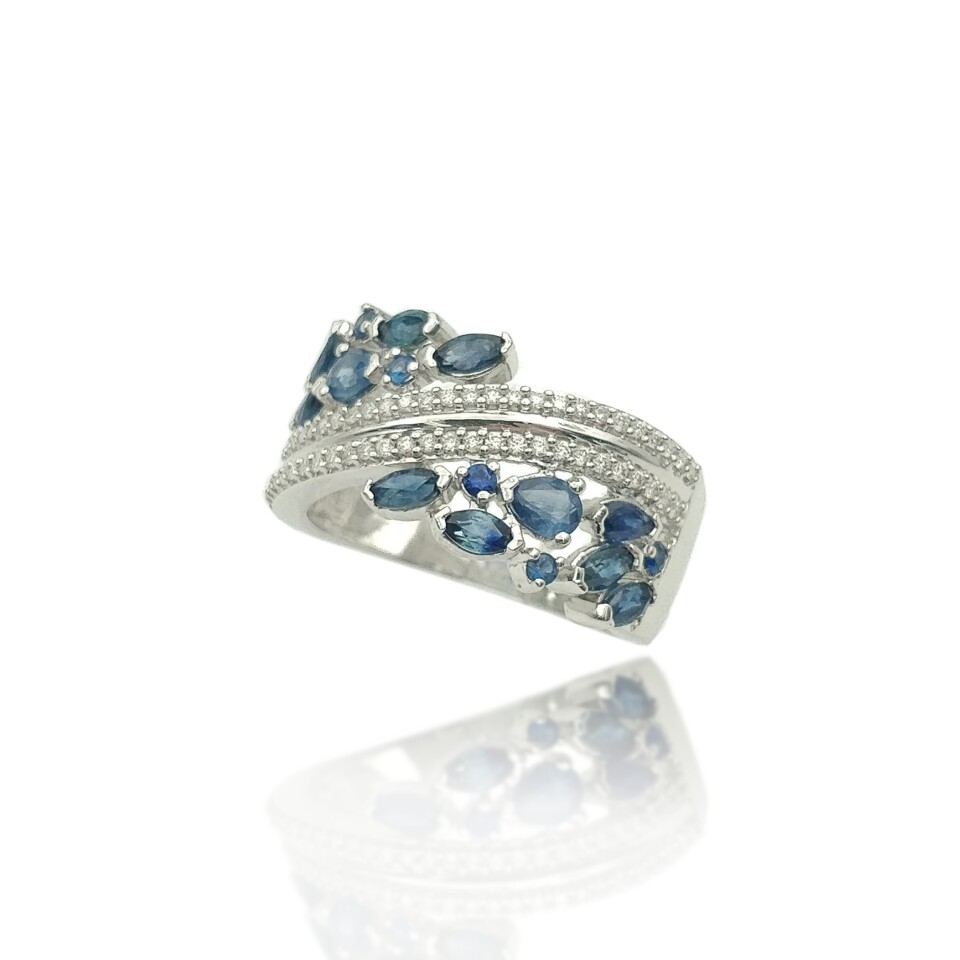 Bague en or blanc saphir et diamants