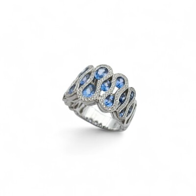 Bague en or blanc, saphir et diamants