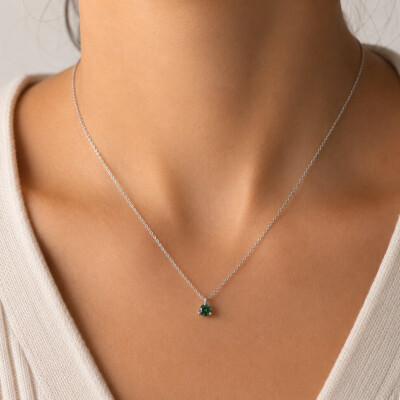 Collier solitaire diamant vert