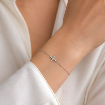 Bracelet Croix en Or Gris et Diamants