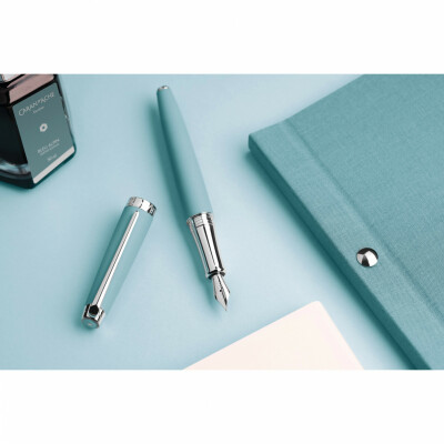 Coffret Caran d'Ache Stylo Plume Léman Bleu Alpin (M) et encrier Bleu Alpin