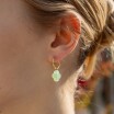 Boucles d'oreilles Zag bijoux VEGA en acier doré et trèfle en verre vert d'eau