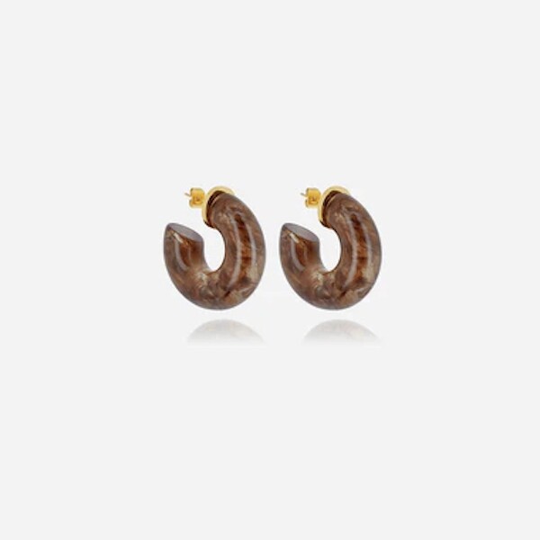 Boucles d'oreilles créoles Zag bijoux MARBLE en acier doré et résine marron