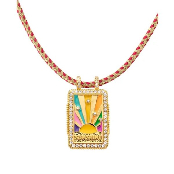 Pendentif Mya Bay Rainbow Boheme médaillon en laiton doré à l'or fin 24K, cristaux et émail, 45cm