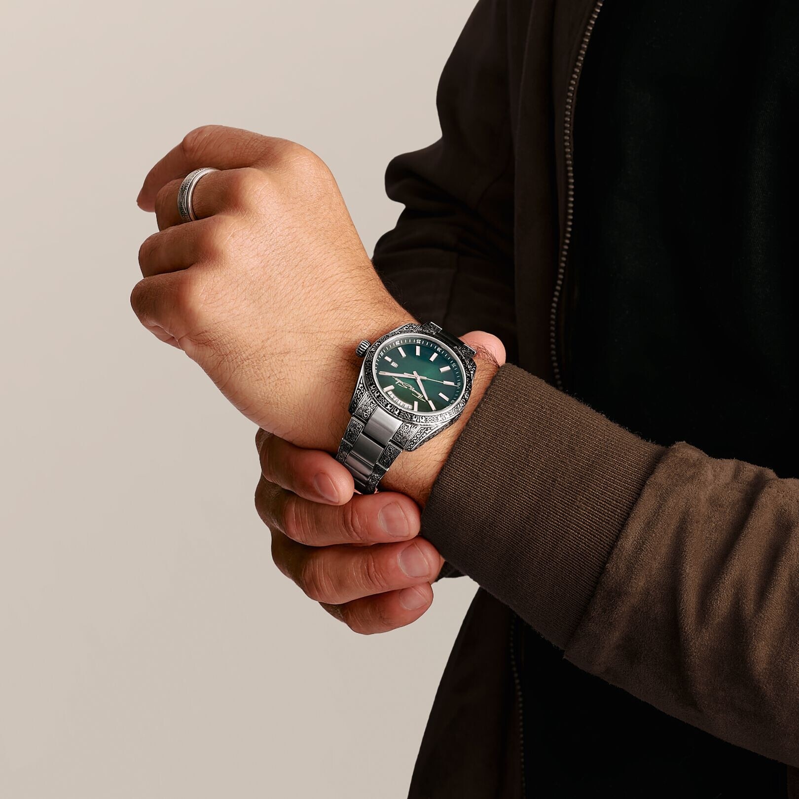 Montre Rebel at Heart Revive 40 mm en acier inoxydable vert fumé, motif gravé vue 4