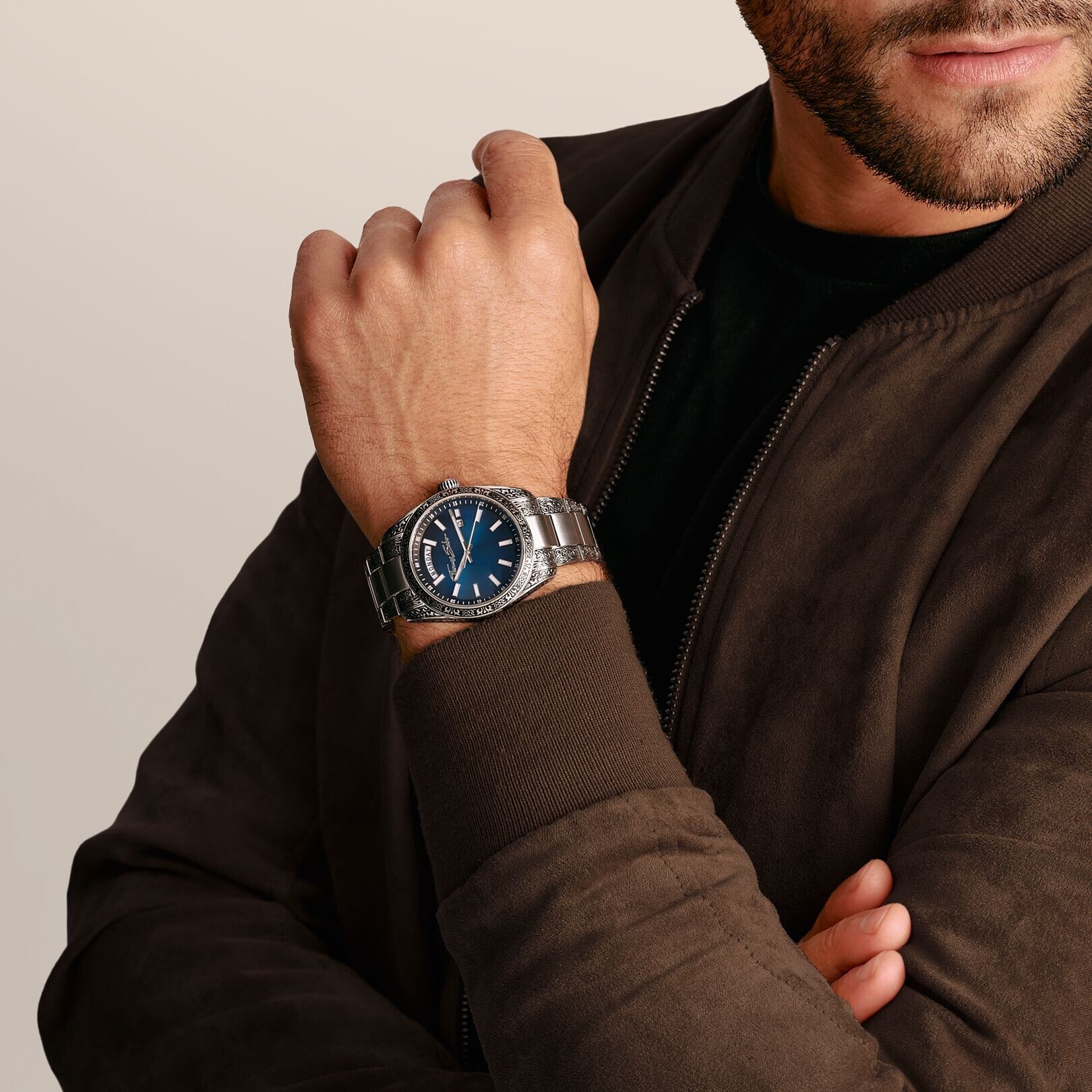 Montre Rebel at Heart Revive 40 mm en acier inoxydable bleu nuit, motif gravé vue 4