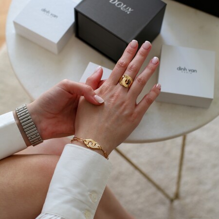 Bracelet sur chaine Menottes dinh van R10 M en or jaune et diamants