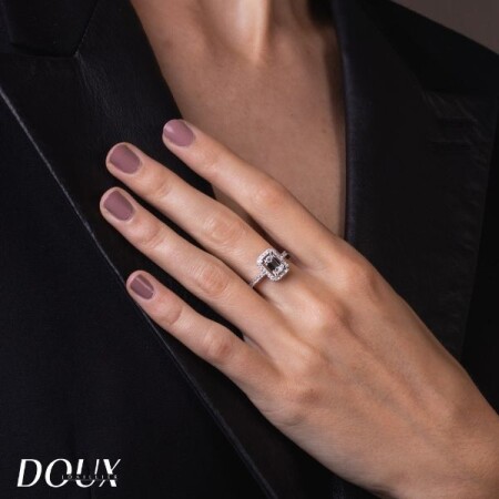 Bague solitaire Messika M-Love en or blanc et diamant taille émeraude