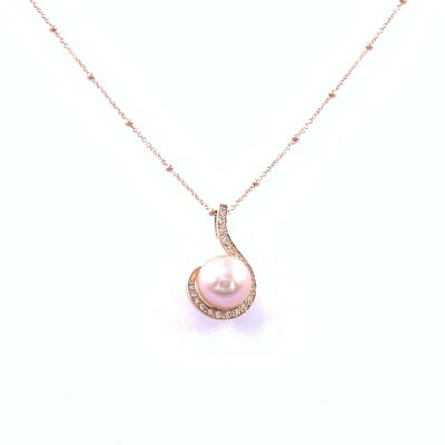 Pendentif en or rose, perle de culture et diamants