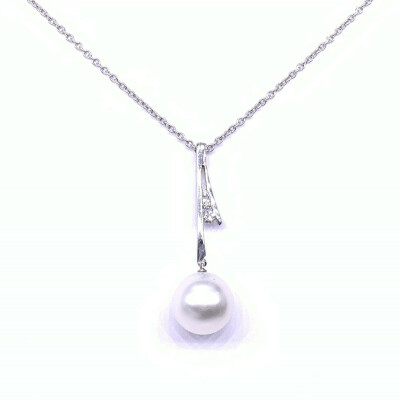 Pendentif en or blanc, perle de culture et diamants