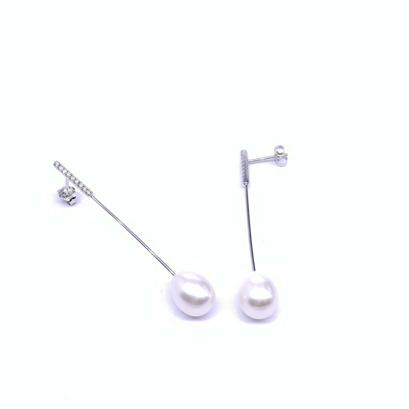 Boucles d'oreilles en or blanc, perles de culture et diamants