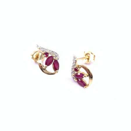 Boucles d'oreilles en or jaune, rubis et diamants