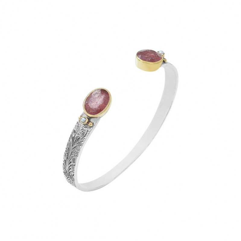 Bracelet ethnique en argent composée de 2 quartz fraise ovale et de 2 perles synthétiques avec sertissure en laiton