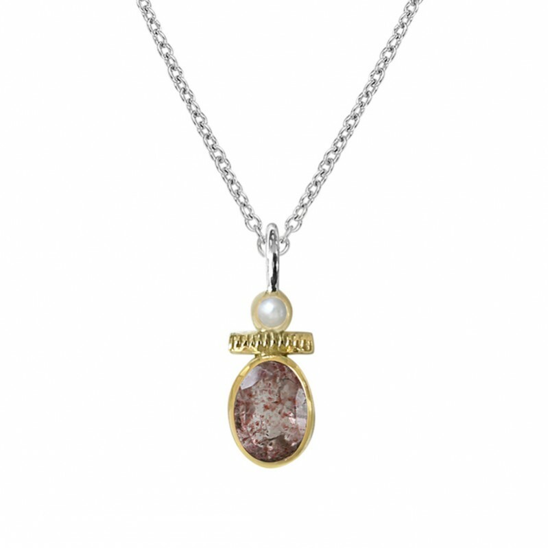 Collier ethnique en argent composée d'une quartz fraise ovale et de 1 perle synthétique avec sertissure en laiton