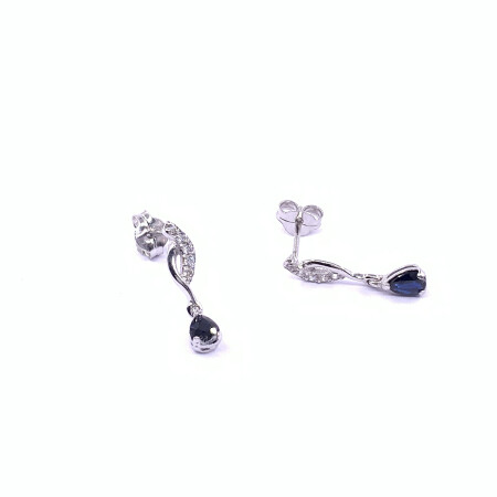 Boucles d'oreilles pampilles en or blanc, saphirs et oxydes de zirconium