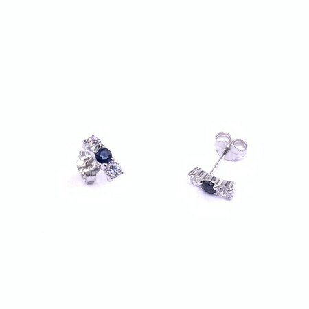 Boucles d'oreilles en or blanc, saphirs et oxydes de zirconium