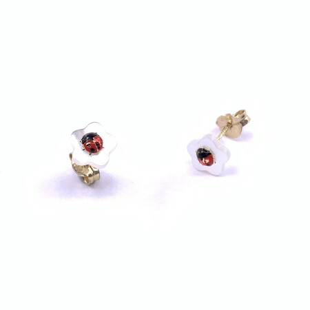 Boucles d'oreilles en or jaune motif coccinelle sur nacre