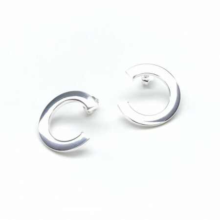 Boucles d'oreilles en argent constitué d'un grand cercle plat ouvert