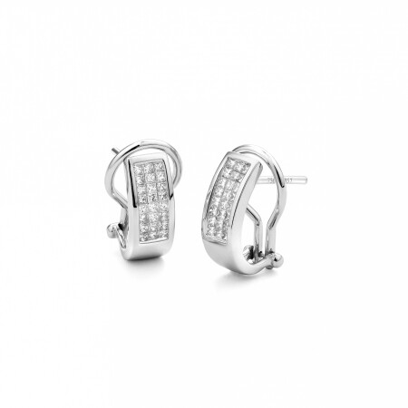 Boucles d'oreilles en or blanc et diamants taille princesse