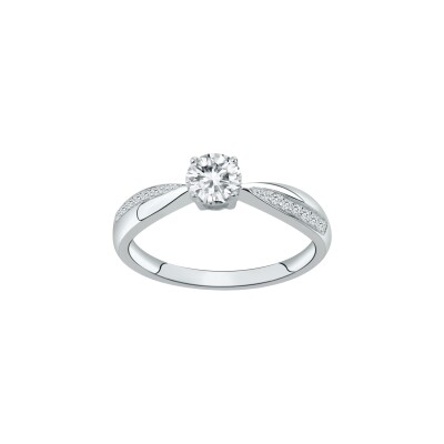 Bague en argent et oxydes de zirconium